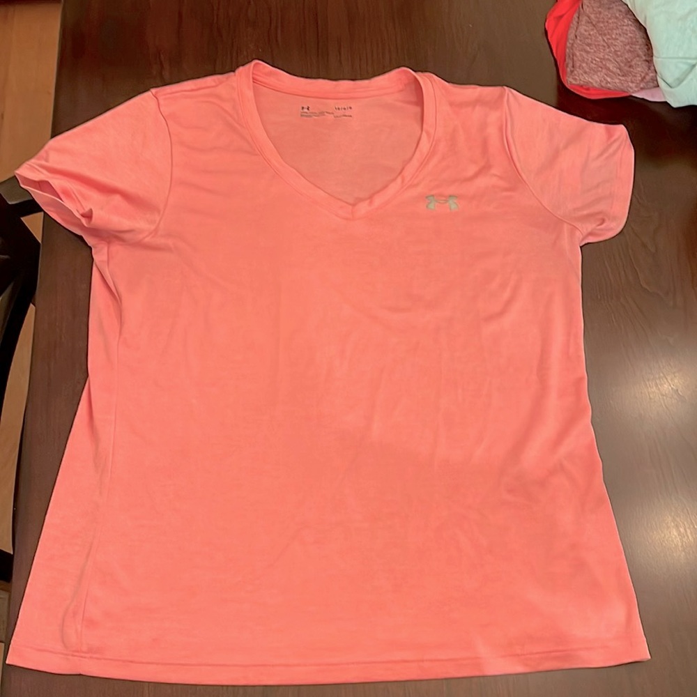 Under Armour Large Pink T-shirt